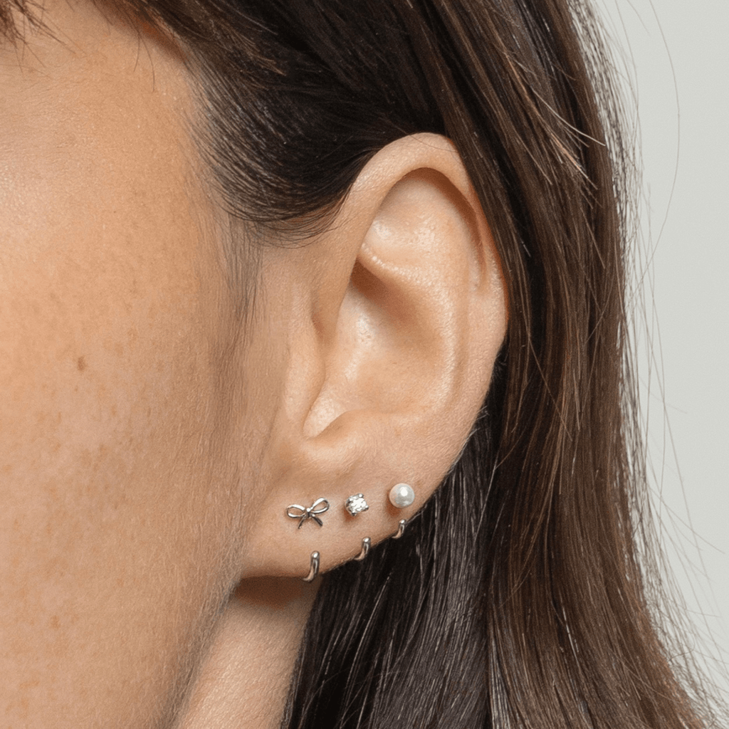 Stay Close Bow Hoops Set