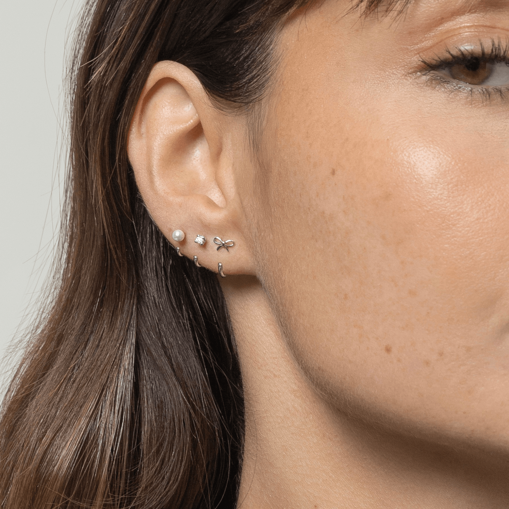 Stay Close Bow Hoops Set